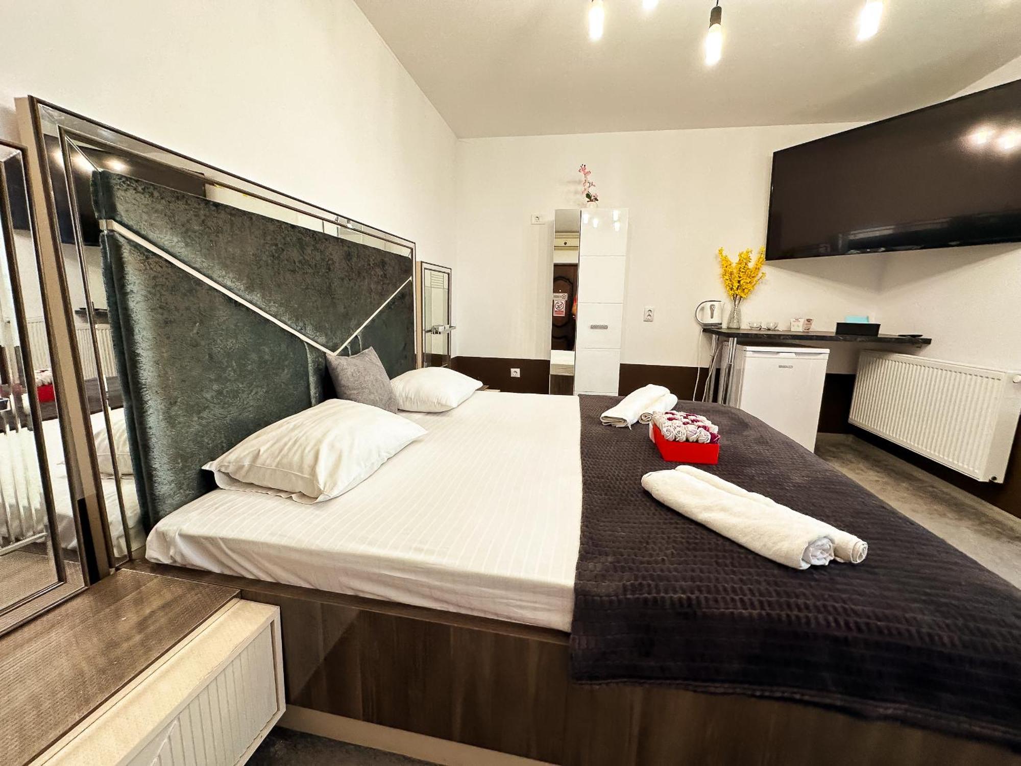 The Royal - Studio With Balcony & Panoramic View Craiova Exterior photo